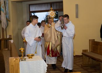 Porządek adoracji w Wielki Piątek i Wielką Sobotę